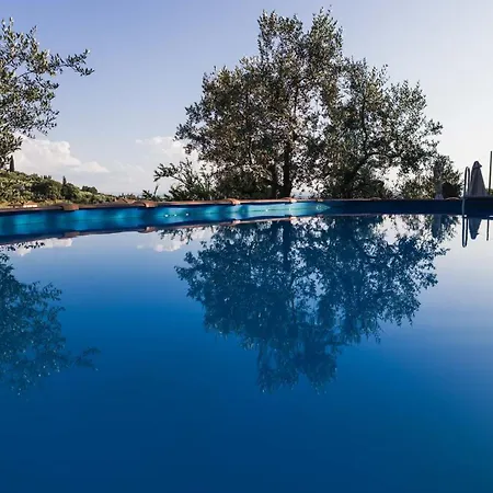 Tuscany Gorello. In Toscana. Jacuzzi Con Tetto In Cristallo,piscina Villa Arezzo